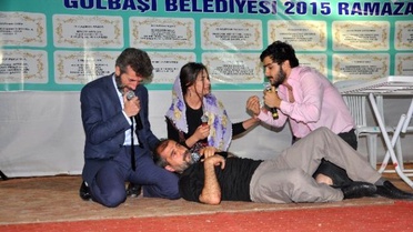 Umuda Uzanan El' Oyunu Ayakta Alkışlandı
