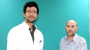 Doktoruna, Dikilen Kolu ile El Uzatarak Teşekkür Etti