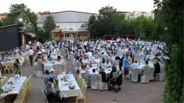 Bağlar Belediyesi'nden Değer Ailelerine İftar Yemeği