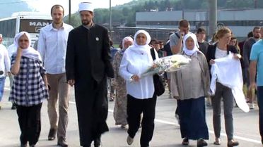 Srebrenitsalı Kurban Yakınları Katliam Yerlerini Gezdi
