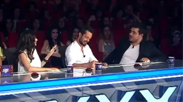 Eser Bu Kez Özgü Namal'ın Gülüşünü Diline Doladı: 'Sen Hala Nasıl Güleceğine Karar Veremedin Mi?'
