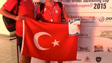 Serhat Kaan Aşık, Ay Yıldızlı Bayrağı Gururlandırdı