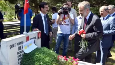 Bakan Yıldız'dan Yumruklu Saldırıya Uğradığı Şehitliğe Ziyaret (2)