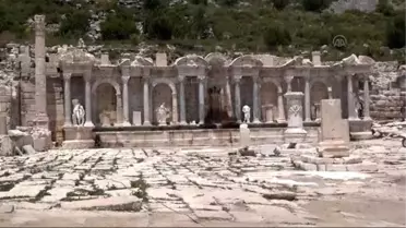 Sagalassos'un 'Onursal Sütunları' Ayağa Kaldırılıyor