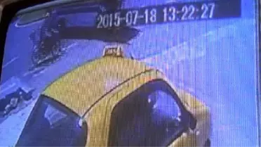 Halk Otobüsüne Çarpan Motosikletin Sürücüsü Yaralandı