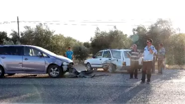 Mut'ta İki Otomobil Çarpıştı: 3 Yaralı