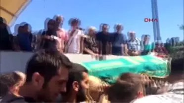 Suruç'taki Saldırıda Ölen Ece Dinç Son Yolculuğuna Uğurlandı 2