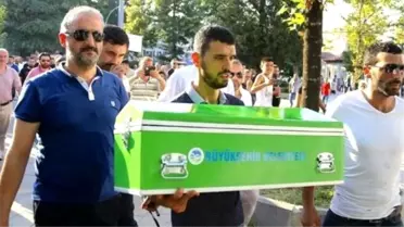 Kenan Sofuoğlu'nun Vefat Eden Oğlu Hamza Toprağa Verildi