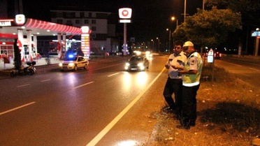 Yolun Karşısına Geçmeye Çalışan Gence Kamyonet Çarptı