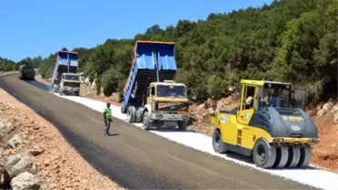 Kaş Sarıbelen'e Satıh Asfalt Çalışması Yapıldı