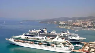 Kuşadası'na 6 Gemiyle Toplam 15 Bin 485 Turist Geldi