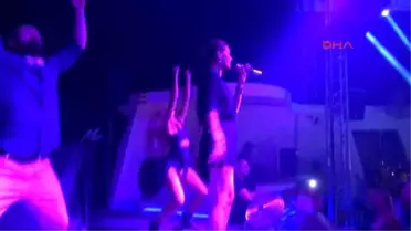 Bodrum'da Sahne Alan Ayşe Hatun Önal Coşturdu