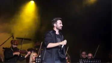 Aşkın Sesi Yalın Harbiye'de Sevenlerini Büyüledi