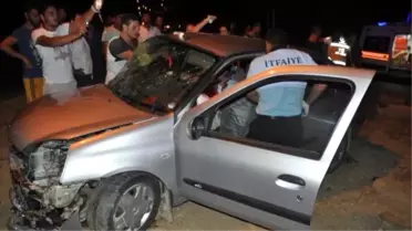 Gurbetçi Aile ile Müzisyenlerin Bulunduğu Otomobiller Çarpıştı: 1 Ölü, 7 Yaralı