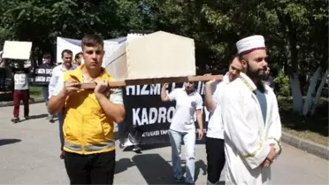 Atanamayan Sağlık Çalışanlarından Kadro Eylemi
