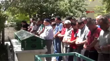 Yüzünü Yıkamak İsterken Sulama Kanalına Düşerek Boğulmuş