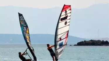 Çağla Kubat Kürsüye Kızı ile Çıktı