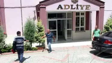 Camiye Giren Hırsızlık Şüphelisi Güvenlik Kamerasında