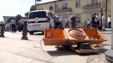 Hafif Ticari Araç Devrildi: 1 Ölü, 1 Yaralı