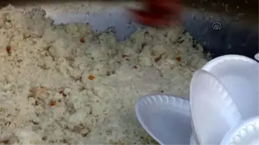 İzmir'deki Suriyelilere Yemek Yardımı