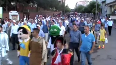 Belediye Başkanından Festivalde Çoraplı Yürüyüş