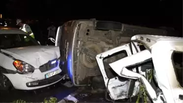 Kazaya Müdahale Eden Polislere Minibüs Çarptı: 4'ü Polis 6 Yaralı