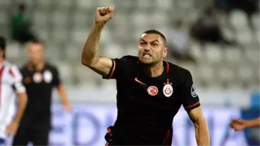 Burak Yılmaz, Galatasaray'dan Ayrılmayı Düşünüyor