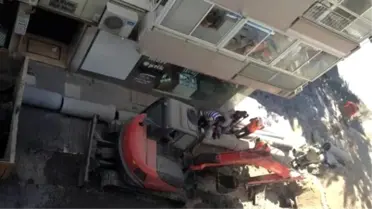 İzmir'de Kazı Yapan Kepçe Doğalgaz Borusunu Deldi