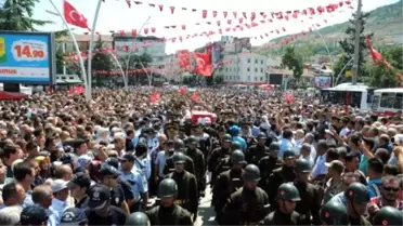 Şehit Teğmen Turan'ı 10 Bin Kişi Son Yolculuğuna Uğurladı