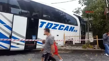 Köpeğe Çarpmak İstemeyen Otobüs Sürücücüsü Gecekonduya Daldı