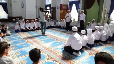 Burhaniye'de Kuran Okuyan Çocuklar Ödüllendirildi