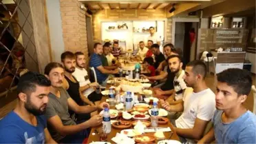 Manisa Büyükşehir Belediyespor Moral Depoluyor