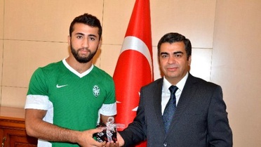 Vali Düzgün Başarılı Sporcuyu Ödüllendirdi