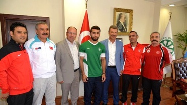 Milli Güreşçiye Kayseri Şeker'den Teşvik Ödülü