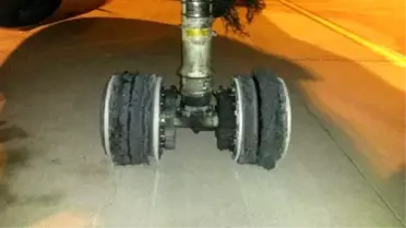 Amsterdam Uçağının Pistte Lastiği Patladı