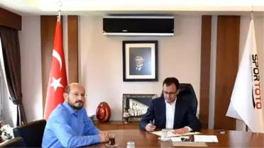 Başkan Özcan, Spor Sahaları İçin Destek İstedi