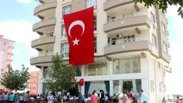 Şehit Polisin Cenazesi Evinde