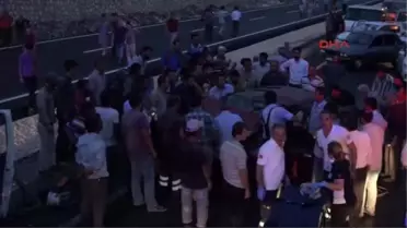 Adıyaman'da Minibüs ile Otomobil Çarpıştı: 6 Yaralı
