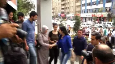 Hdp Eş Genel Başkanı Yüksekdağ, Hakkari Belediyesi'ni Ziyaret Etti
