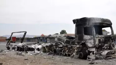 Silopi'de Ydg-H Üyeleri 5 Tır'ı Ateşe Verdi