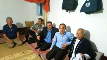 Kaymakam, Rahatsız Olan Doğu Türkistan'lı Yaşlı Adamı Ziyaret Etti