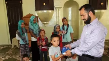 Yaz Kur'an Kursuna Katılan Öğrencilere Ayakkabı Yardımı