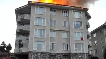 Çatı Yangınında 2 Kadın ile 1 Bebek İtfaiye Merdiveniyle Kurtarıldı
