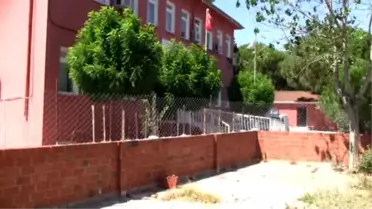 Sağlık Müdürlüğünün Bahçesine Duvar Ördü