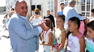 Ümraniye'de Tatile Gidemeyen Çocuklar Yüzme Öğrendi