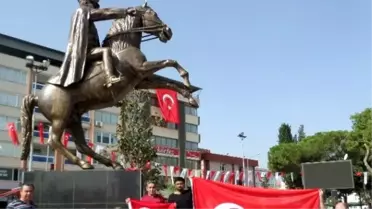CHP'li Başkan Şehitler İçin Oturma Eyleminde