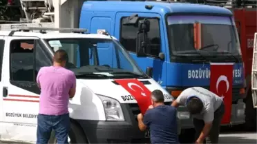 Belediye Araçları Bayraklarla Donatıldı