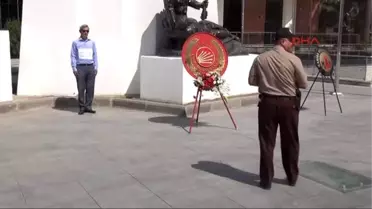 Manisa'da Şehitler İçin Tek Kişilik Eylem