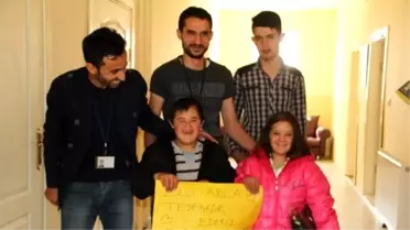 Sanatçılardan Başkale'deki Öğrencilere Yardım