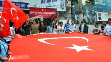 İstiklal'de Binlerce Kişi Terörü Lanetledi